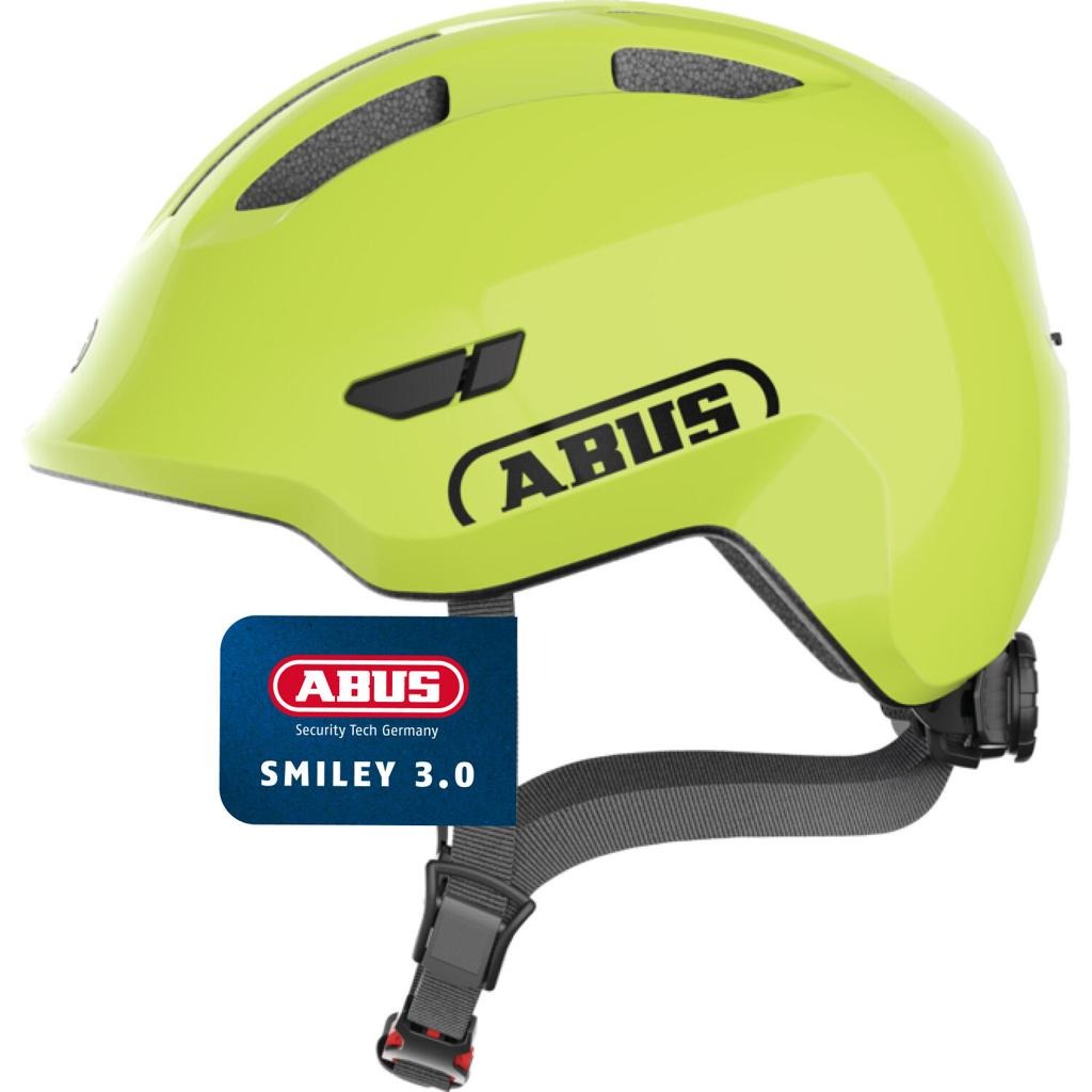Comparison image: Giro Scamp II MIPS, ABUS Smiley 3.0, and Bell Sidetrack II.